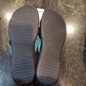Slippers Brookstone memory foam